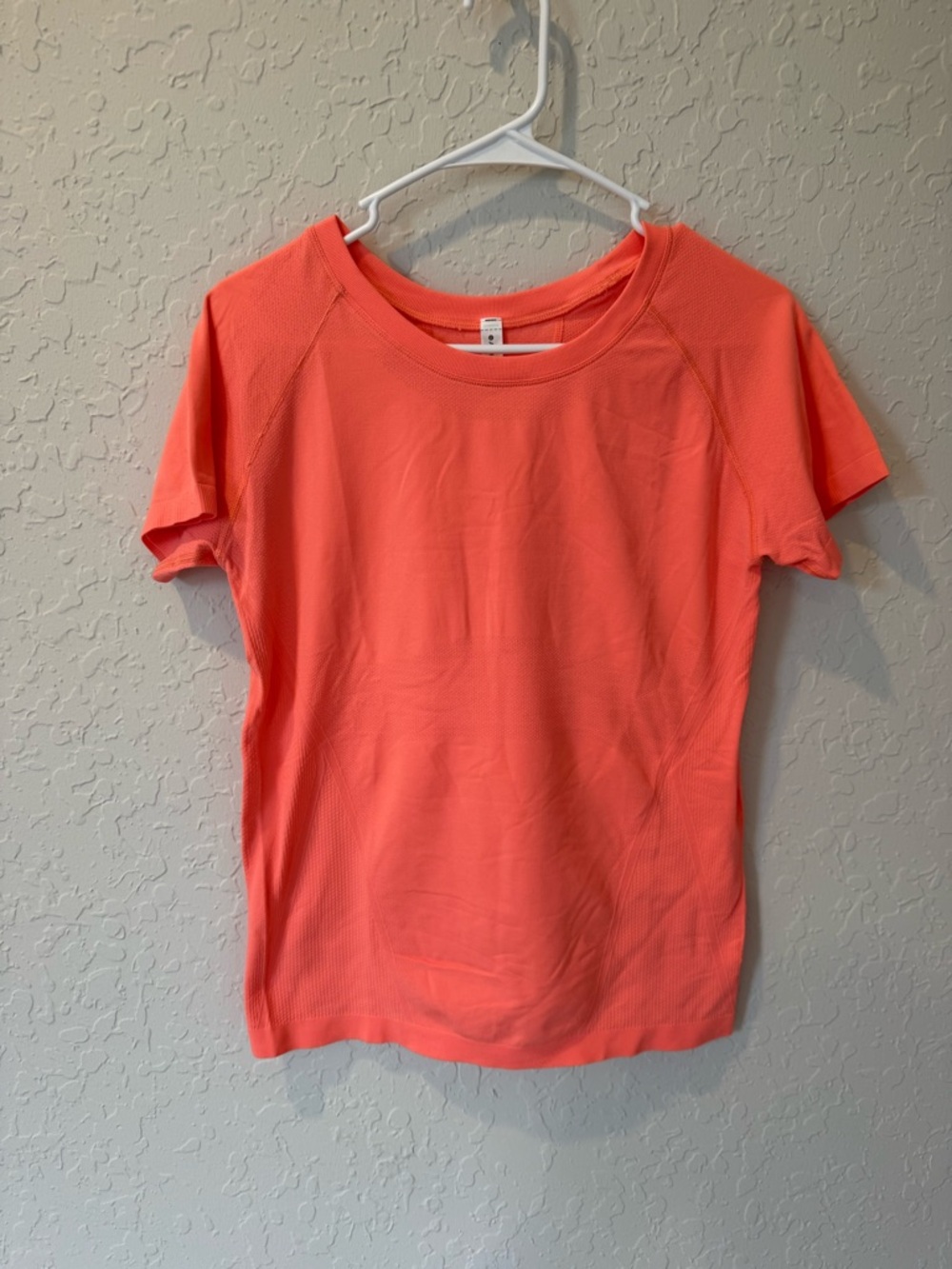 Athleta Momentum Flex Tee Coral Short Sleeve size Large